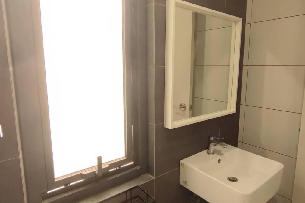 Hzb301-Selfcheck-In-Wi-Fi- Netflix- Parking- Pool-2 Bedroom- Klia, 7099 Sepang Exterior photo