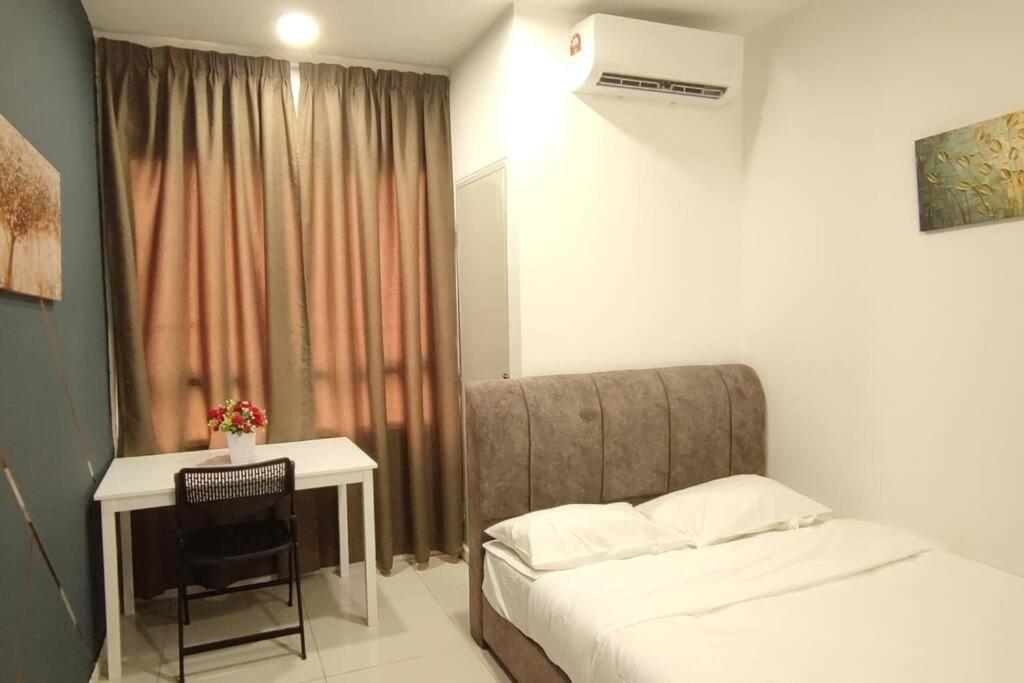Hzb301-Selfcheck-In-Wi-Fi- Netflix- Parking- Pool-2 Bedroom- Klia, 7099 Sepang Exterior photo